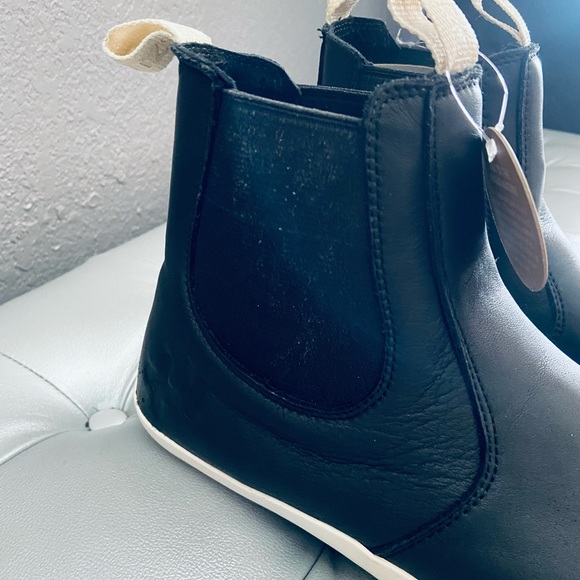 NEW! Otz Paso II Black Leather Ankle Booties w/ Pull Tabs & Comfy Cork Insole - Picture 4 of 8